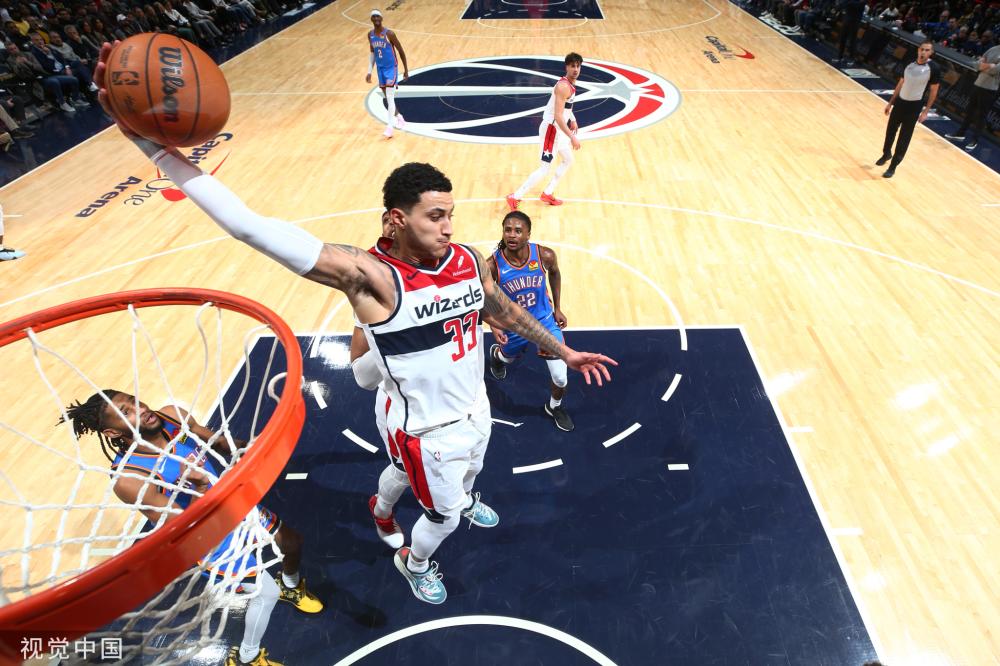 黎在场上逐 黎在场上逐